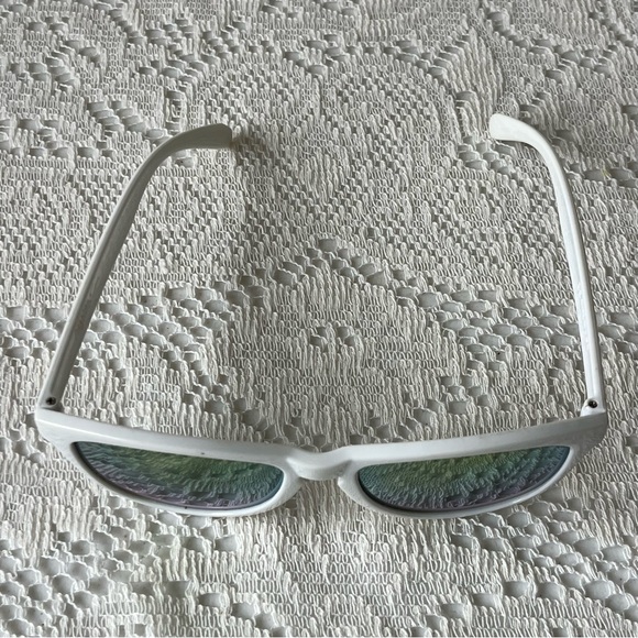 Oakley Frogskins  White Frames Sunglasses - Picture 3 of 12